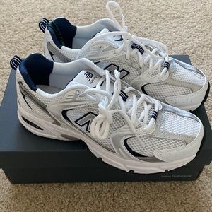 BRAND NEW - New Balance 530 (white/silver/navy)